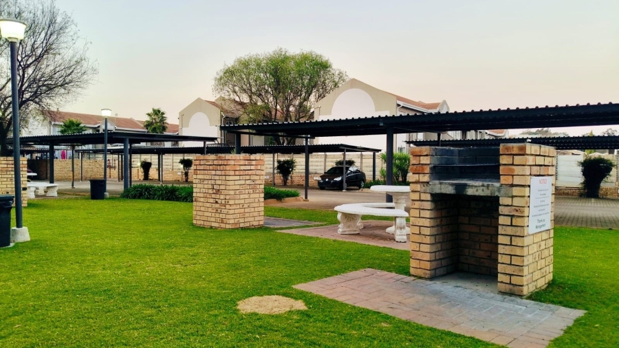 1 Bedroom Property for Sale in Kannoniers Park North West